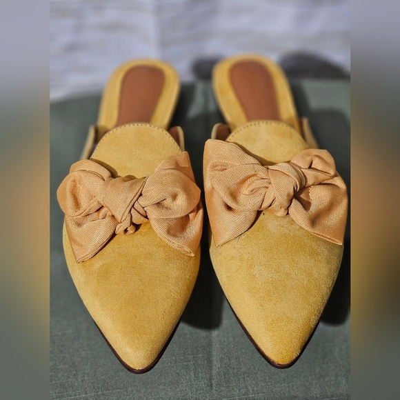 Elegant Yellow Mules with Bow Detail - Picture 11 of 13